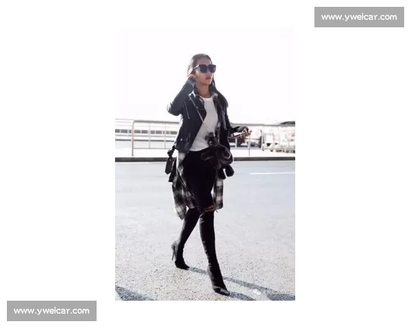 郑钦文柏林街拍:紫色网球包配 Labubu 玩偶,赛场外的个性符号